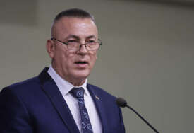 (FOTO) Niko ne zna gdje ni kad: Rankić SLUPAO SLUŽBENO VOZILO parlamenta RS, zapisnika nema