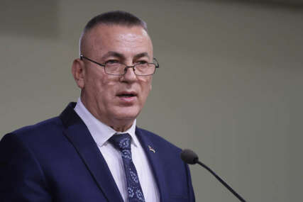 (FOTO) Niko ne zna gdje ni kad: Rankić SLUPAO SLUŽBENO VOZILO parlamenta RS, zapisnika nema
