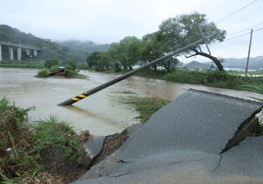 FOTO: EPA/YONHAP SOUTH KOREA OUT