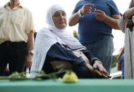 Srebrenica, priče o borbi: Tek rođenog sina nosila sam kroz šumu, o tome sam unucima napisala knjigu