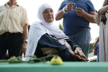 Srebrenica, priče o borbi: Tek rođenog sina nosila sam kroz šumu, o tome sam unucima napisala knjigu