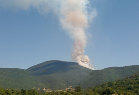 U okolini Rogatice došlo do požara, vatra aktivirala mine, odjekuju eksplozije