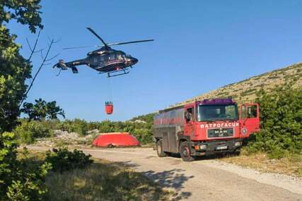 Požar u selu Trebijovi kod Trebinja i dalje aktivan