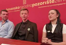 Prva premijera predstave 'Tražeći Esmira' - priča posvećena Srebrenici