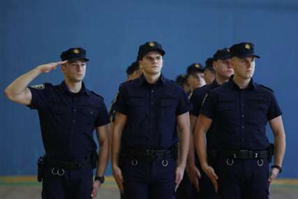 U Sarajevu promovirana 45. generacija policajaca MUP-a Srednjobosanskog kantona (VIDEO+FOTO)