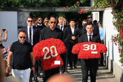 Igrači Liverpoola i portugalske reprezentacije na Jotinoj sahrani