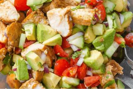 Salata od piletine i avokada