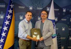 Ambasador Slovenije i gradonačelnik Bihaća zajedno na putu ka Srebrenici
