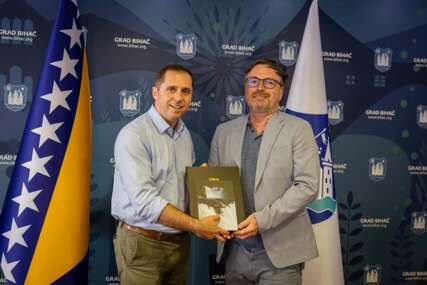 Ambasador Slovenije i gradonačelnik Bihaća zajedno na putu ka Srebrenici