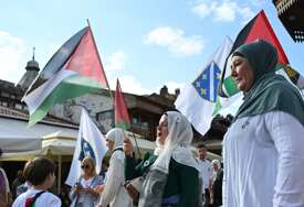 U centru Sarajeva simbolična šetnja pod nazivom "Jučer Srebrenica – Danas Gaza – Sutra?" (FOTO)