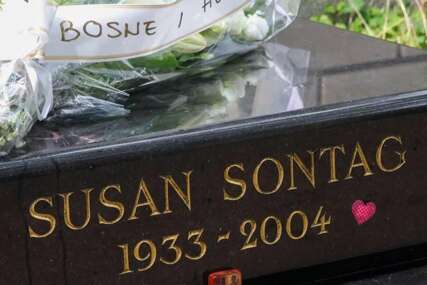 Bećirović u Parizu odao počast i položio cvijeće na grob počasne građanke Sarajeva Susan Sontag