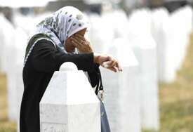 Vučić izrazio saučešće porodicama Bošnjaka stradalih u Srebrenici