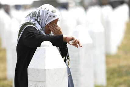 Vučić izrazio saučešće porodicama Bošnjaka stradalih u Srebrenici