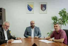Dogovoren besplatan prevoz za učenike i studente u KS