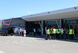 Radnici Aerodroma Mostar održali štrajk upozorenja, traže povećanje plaća
