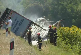 U sudaru dva teretna vozila poginula jedna osoba