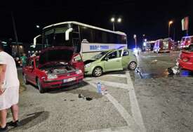 Sudar autobusa i tri vozila kod Kozarca, jedna osoba teže povrijeđena i pet lakše