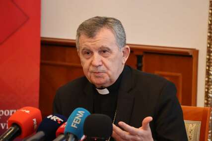 Nadbiskup Vukšić: Grobovi žrtava su trajna opomena protiv zla rata