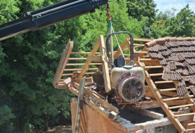 Bizarna nesreća: Vatrogasci s krova kuće skidali - traktor?!