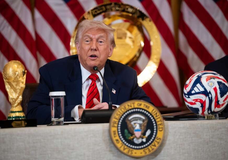 FOTO: EPA/FRANCIS CHUNG / POOL