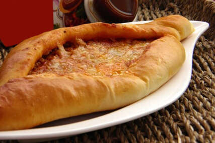 Jeste li probali tursku pizzu sa mljevenim mesom? Ovo je recept