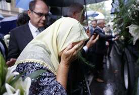 Tužna kolona s tabutima žrtava genocida u Srebrenici stigla u Sarajevo (FOTO)