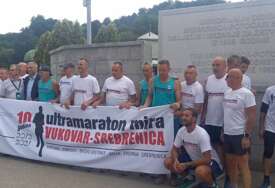 Ultramaratonci iz Vukovara stigli u Potočare i odali počast žrtvama genocida