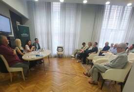 VKBI organizovalo javnu tribinu 'Srebrenica – 30 godina nakon genocida nad Bošnjacima'