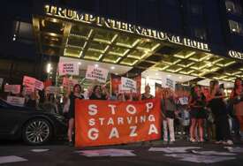 Protest ispred Trumpovog hotela u New Yorku protiv izgladnjivanja Gaze