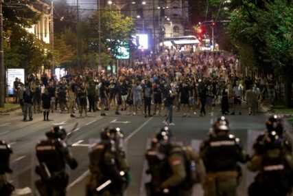 Politico: Bijes demonstranata prema Vučiću dostiže tačku ključanja - Gotov je!