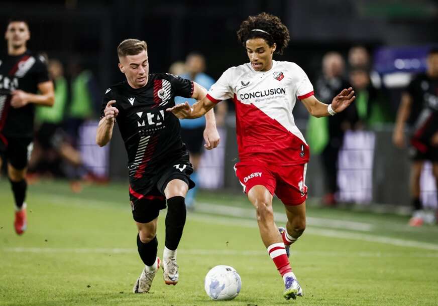 FOTO: EPA/  ROBIN VAN LONKHUIJSEN