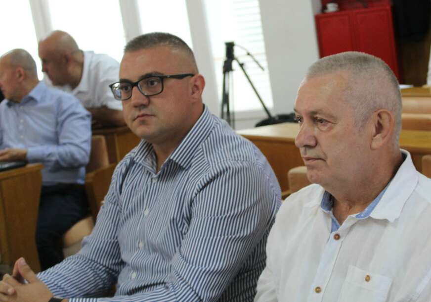FOTO: ALIJA GLUHOVIĆ SA HAMDIJOM ŠKOROM KOLEGOM IZ KLUBA STRANKE NAPRIJED BIH/E. MURAČEVIĆ
