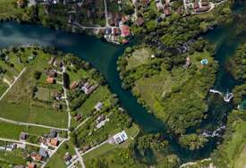 Otok u obliku srca na Uni privlači pažnju turista (FOTO)