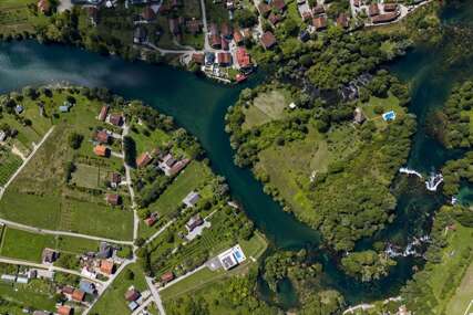 Otok u obliku srca na Uni privlači pažnju turista (FOTO)