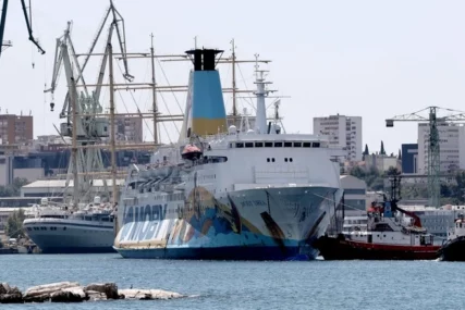 Ministarstvo naložilo brodu "Moby Drea" napuštanje teritorijalnih voda Hrvatske