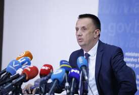 Bečarević se u stihovima obratio Lakiću o pitanju Južne interkonekcije: "Pišem ti ovo pismo da drugovi više nismo"