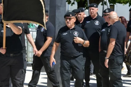 Užas u Kninu: Orilo se "Za dom spremni"