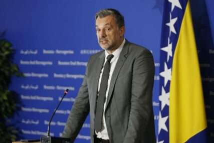 Konaković žestoko o aplauzu za Đajića: “Od kriminalaca prave heroje, a narod tjeraju iz zemlje”
