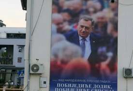 U Kozarskoj Dubici osvanuli bilbordi podrške Dodiku