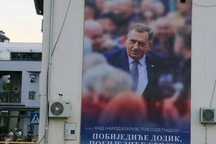 U Kozarskoj Dubici osvanuli bilbordi podrške Dodiku