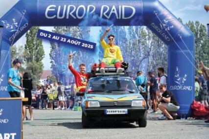 Avanturistička turneja Europ'Raid stiže u BiH: U Peugeotima 205 starim preko 40 godina putuju od istoka do zapada Evrope