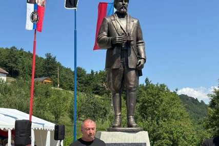 ŠOK I NEVJERICA U CRNOJ GORI Otkriven spomenik četničkom komandantu Pavlu Đurišiću
