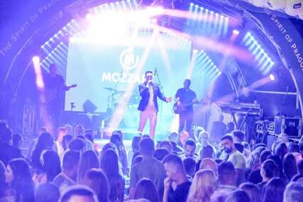Spektakularan koncert Peđe Jovanovića u Sarajevu, pjevač oborio rekord festivala