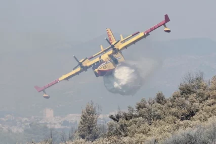 Požar između Splita i Omiša pod kontrolom, oko 150 vatrogasaca ostaje dežurati na terenu