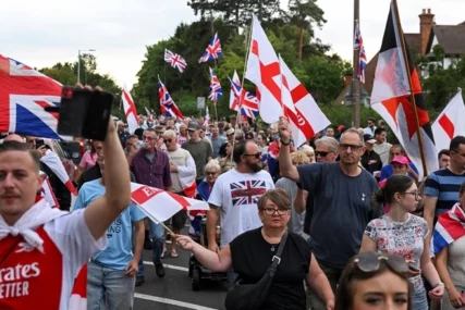 Nastavljaju se protesti protiv imigranata u Velikoj Britaniji