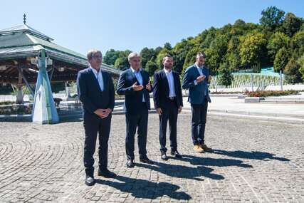 Zvizdić, Magazinović i Kojović posjetili Memorijalni centar Srebrenica