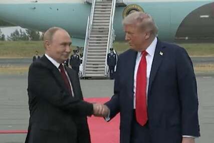 Trump i Putin se rukovali nakon izlaska iz aviona: Neće razgovarati nasamo