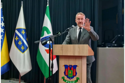 Izetbegović poziva na veći pritisak na Dodika: “Neka srlja dalje...”