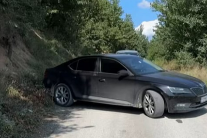 Proruski političar iz Crne Gore blokirao put bagerima koji su krenuli srušiti spomenik Pavlu Đurišiću