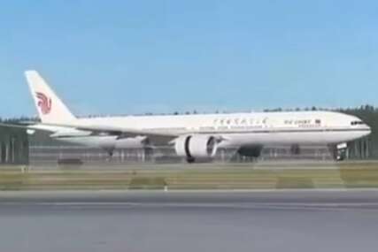 Boeingu s 250 putnika se pokvario motor, prisilno sletio u Sibir (VIDEO)